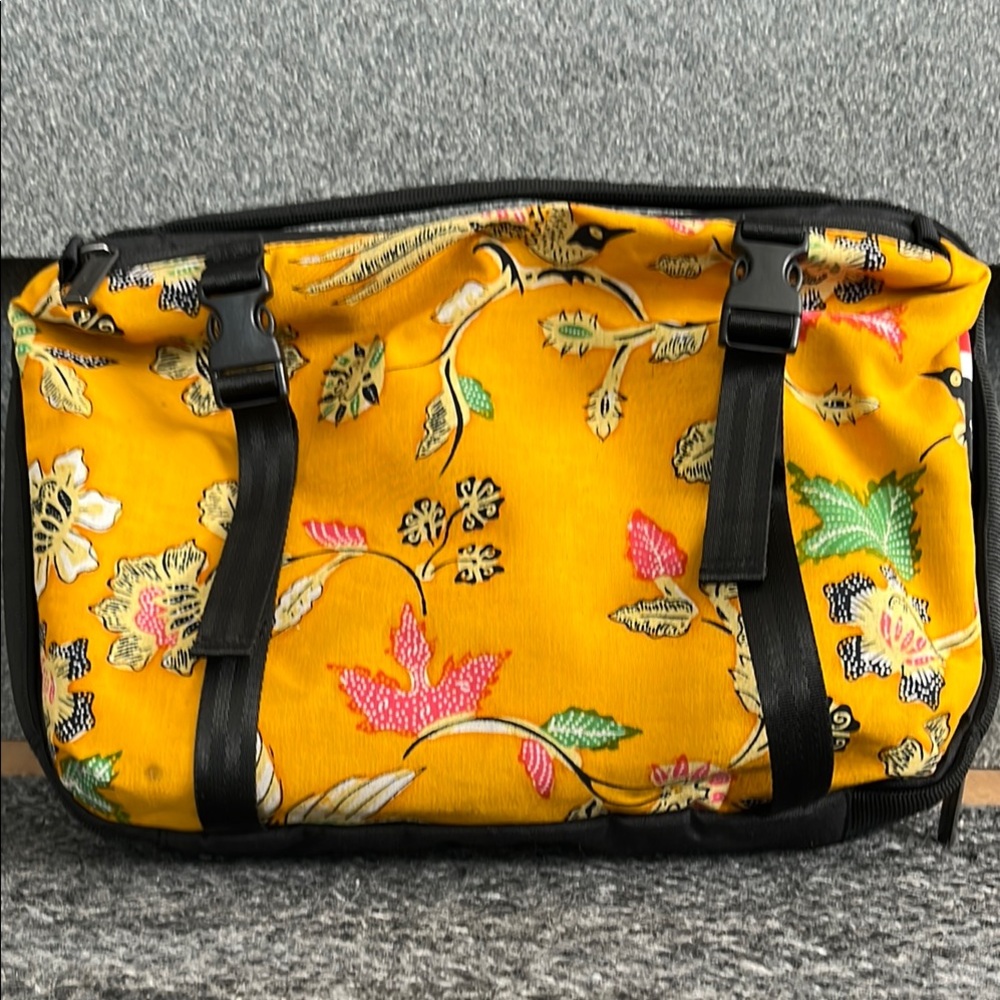 Ethnotek Somanya Sling bag - for tablet/small laptops